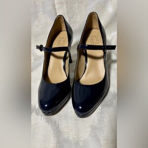 Naturalizer Talissa Mary Jane pumps in a navy blue patent leather Sz 8.5